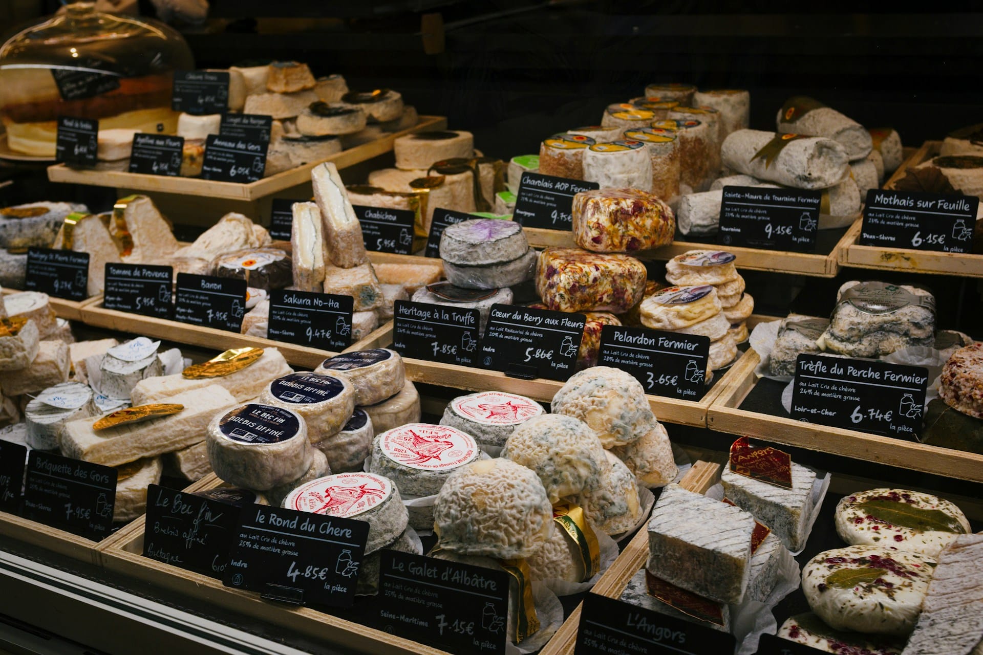 étalage de fromages français